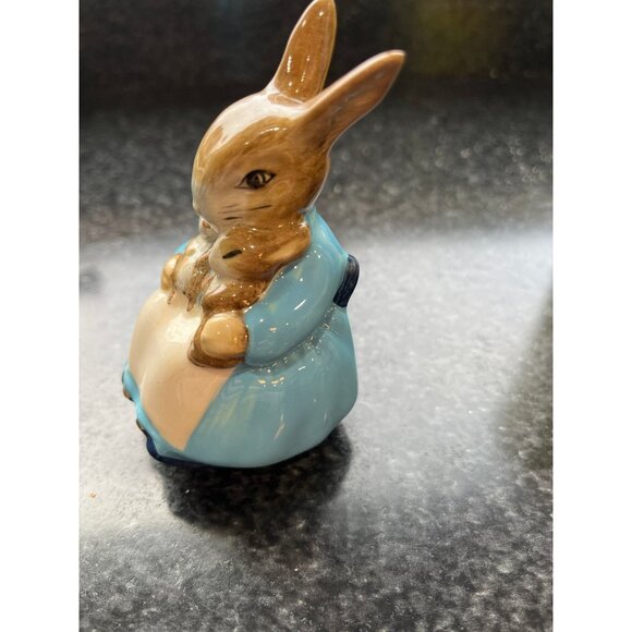 Vintage Beatrix Potter’s “Mrs. Rabbit and Bunnies” Figurine, Beswick England, 19 - Picture 5 of 7